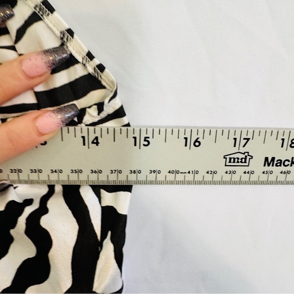 Princy by Jessica Simpson Halter Top Backless Asymmetrical Beaded Necklace Sz M - Picture 5 of 6